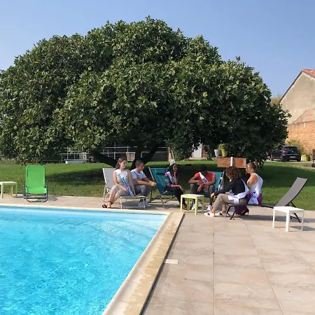 Domaine De L'ile - Et D'hotes Гостевой дом Кастельсарразен